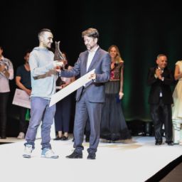 Andrés Jarabo ganador del VII Certamen Jóvenes Diseñadores 2015 sigue avanzando con su firma Humo 10 años de Historia del Certamen Jóvenes Diseñadores de Tenerife