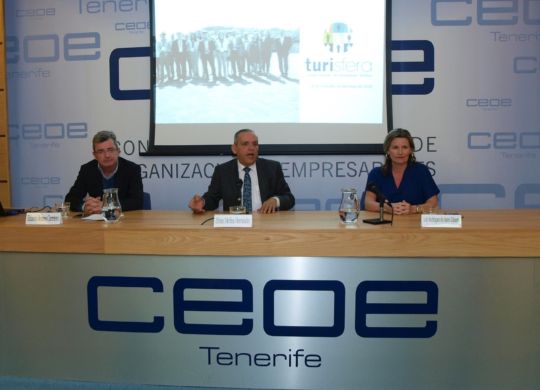 El Cabildo y CEOE Tenerife dan los primeros pasos para la creación de un clúster de moda en la Isla