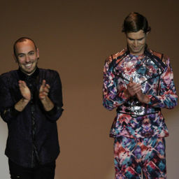 El diseñador grancanario Oliver Jiménez González fue el ganador del VI Certamen 2014 con una arriesgada colección