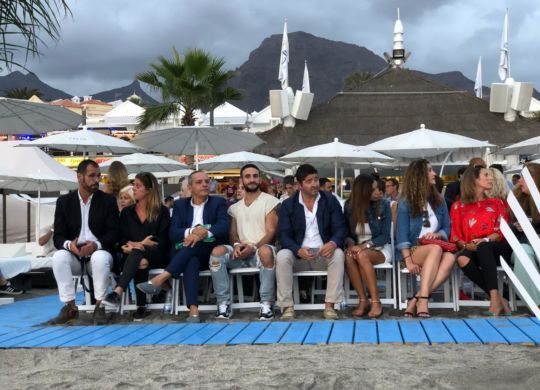 Las últimas tendencias de la moda de baño se suben a la pasarela comercial de ‘Tenerife Fashion Beach Costa Adeje’