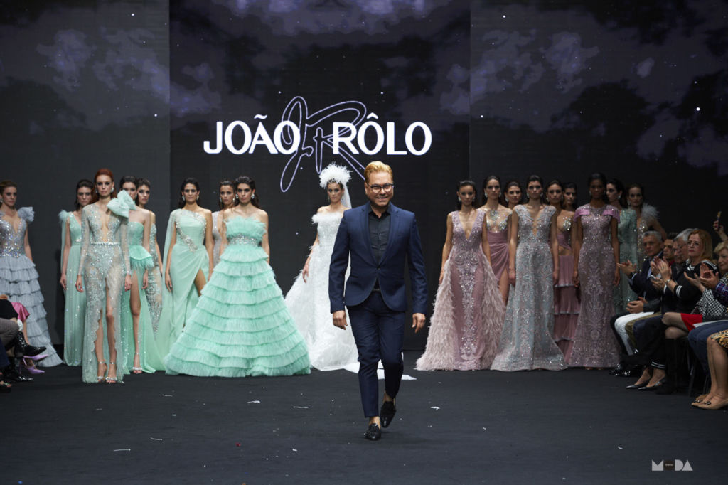 El diseñador internacional Joao Rolo deslumbra en la pasarela con su nueva colección de alta costura