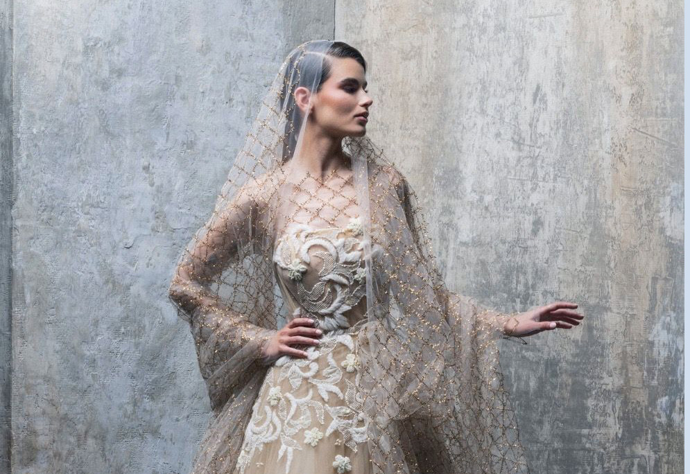 Bajo el título “Alma”, la nueva colección de novia y fiesta nace de la fascinación por la obra de Lawrence Alma-Tadema