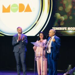 Tenerife Moda recoge su premio en la gala de los  IV Premios Arkoiris Canarias