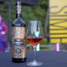 El Cabildo de Tenerife y Bodegas El Rebusco presentan el vino oficial del XV Certamen de Jóvenes Diseñadores